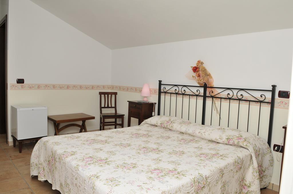 B&B L'Eucalipto Paola Pokoj fotografie