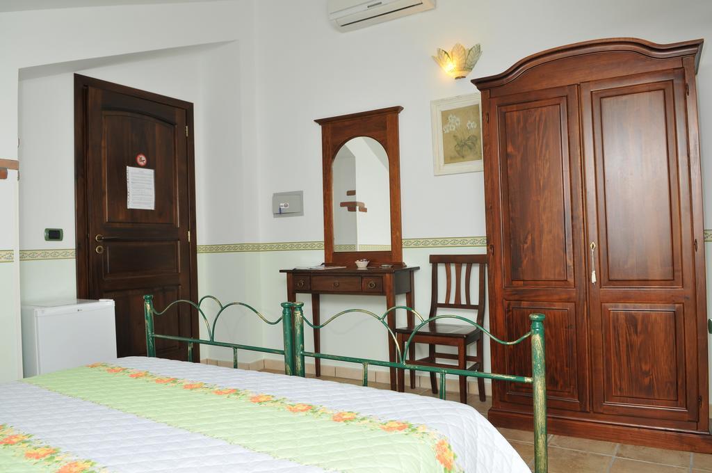 B&B L'Eucalipto Paola Pokoj fotografie